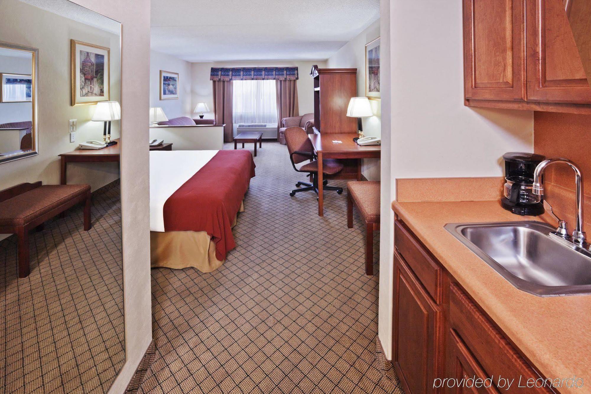 Holiday Inn Express Hotel And Suites Mesquite By Ihg Habitación foto